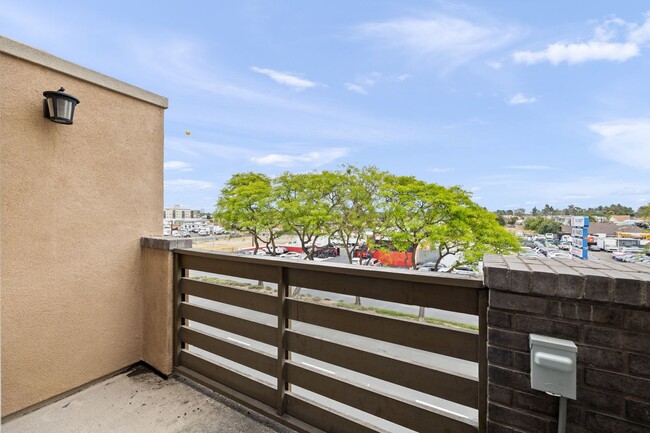 Building Photo - 1222 N Harbor Blvd