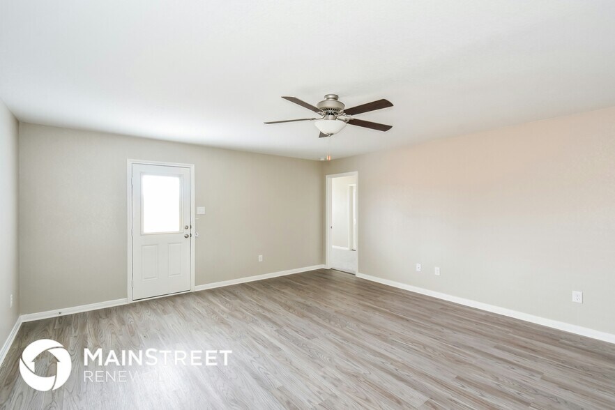 Building Photo - 3231 Begonia Bend