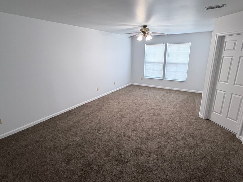Building Photo - 68 Alexis Dr
