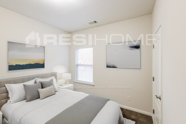 Building Photo - 6549 Southern Trace Dr