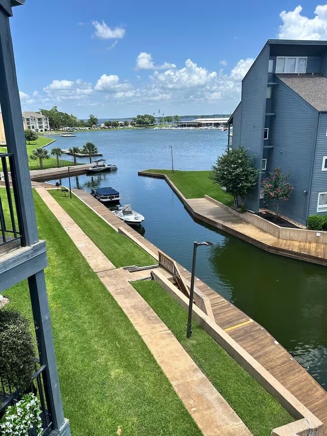 Building Photo - 12500 Melville Dr