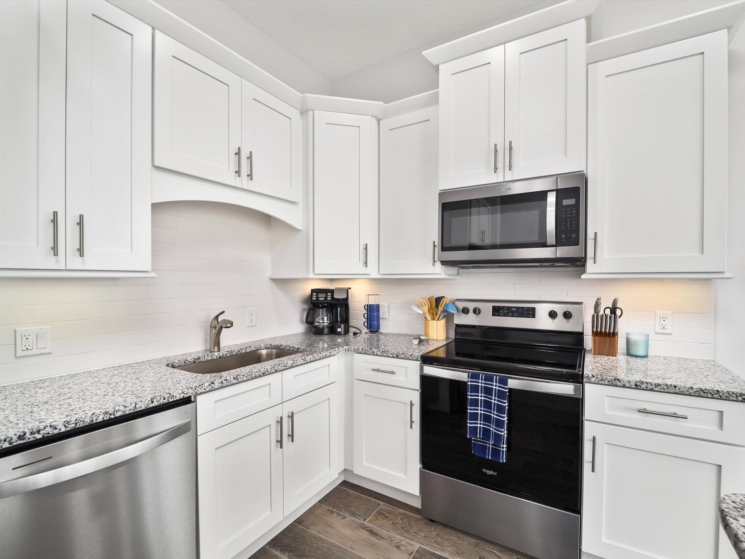 Building Photo - 705 North Oceanshore Boulevard-SI FL2-ID1051619P