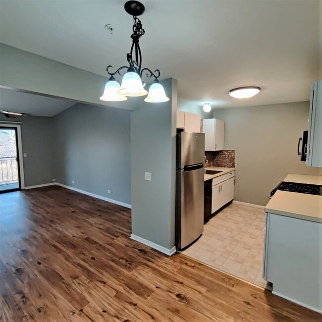 Building Photo - 21W581 North Ave