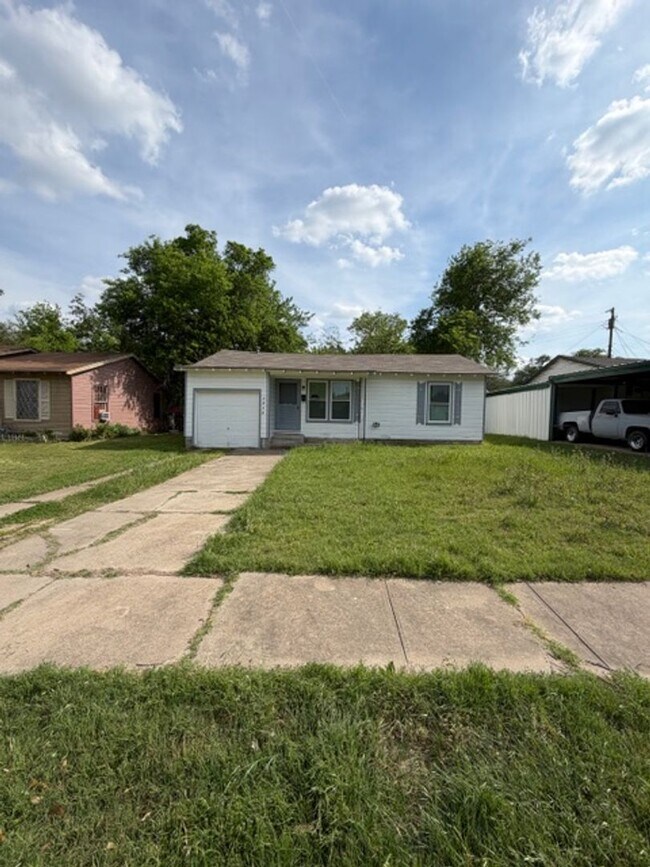 Building Photo - Charming 2-Bedroom Rental Home in South Waco with Private Fenced Backyard
