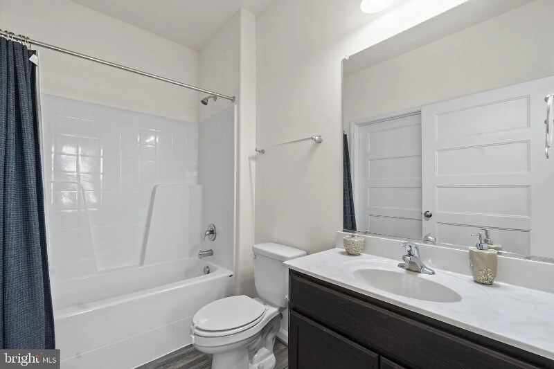 Building Photo - 104 Ridgeway St