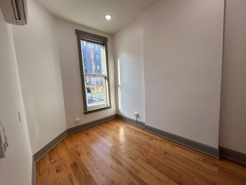 Building Photo - 1725 Elm St