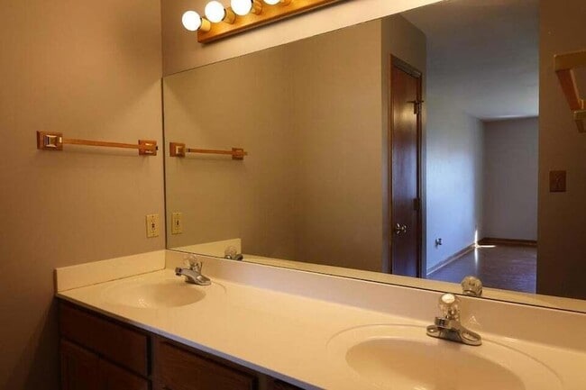 Building Photo - 8732 Madison St