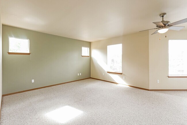 Building Photo - 6907 Desperado Dr SE