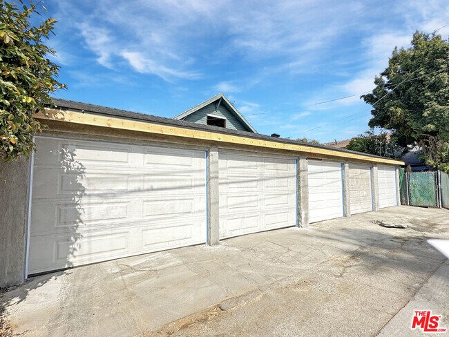 Building Photo - 5930 Willoughby Ave