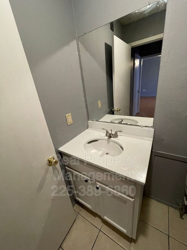 Building Photo - 2246 Anne Marie Dr