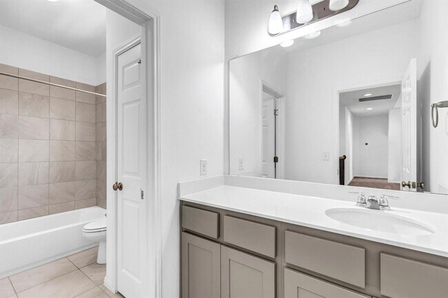 Building Photo - 2907 Zelma Dr