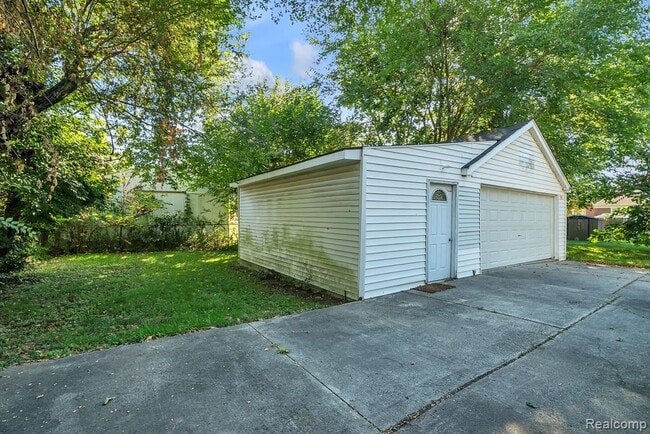 Building Photo - 1109 Shadowlawn St