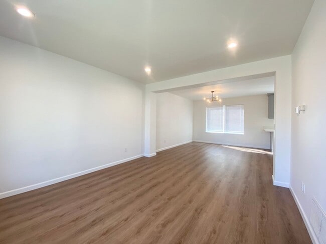 Building Photo - Fully renovated 4 bedroom Auburn Home