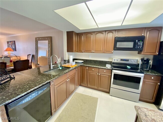 Building Photo - 145 Cypress Way E