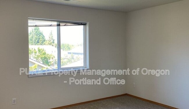 Building Photo - 15617 NE Milton Pl