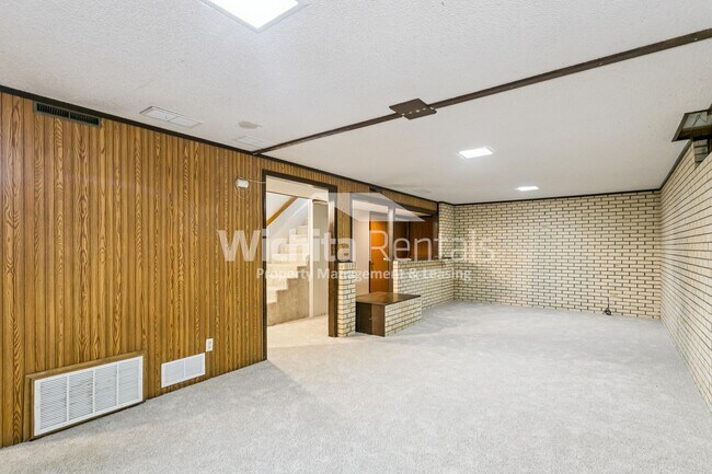 Building Photo - 1418 Money St