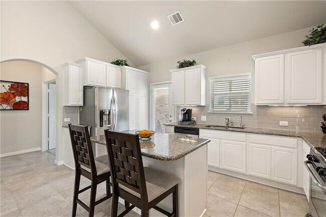 Building Photo - 601 Flag Ln