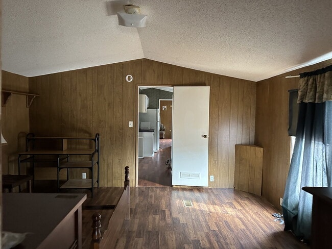 Building Photo - 39 Nobles Pk St