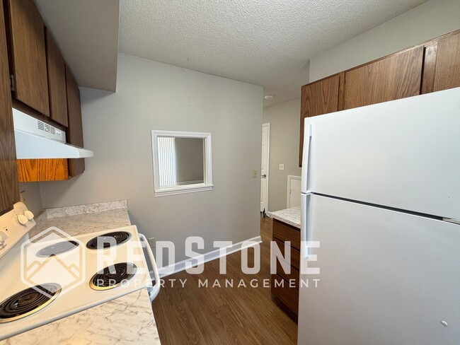 Building Photo - 727 S Broad St