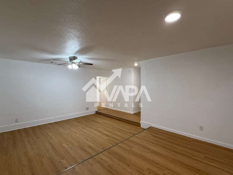 Building Photo - 5512 Grand Lake Dr