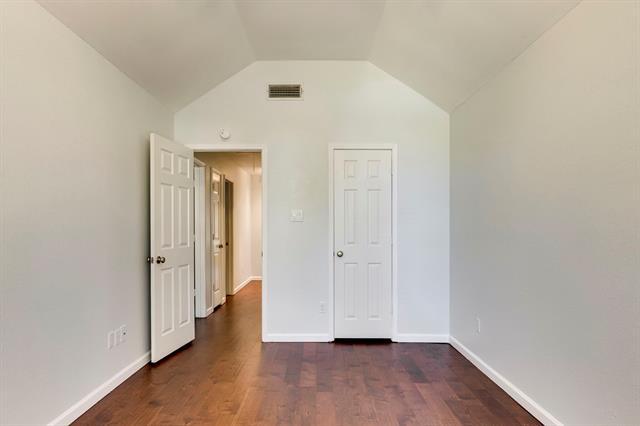 Building Photo - 1325 Lakeside Dr