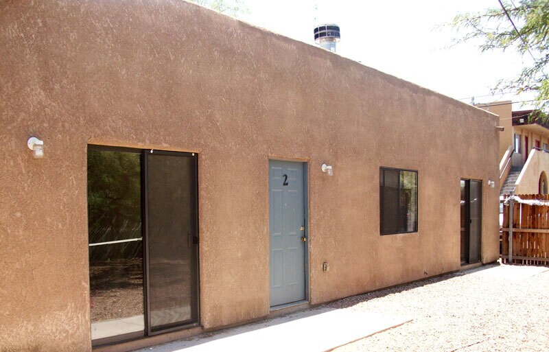 Building Photo - 802 E Lester St