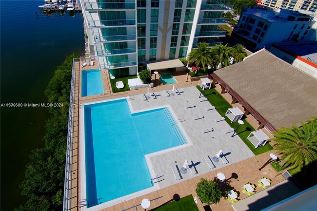 Building Photo - 300 Sunny Isles Blvd