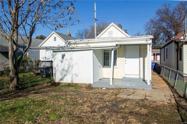 Building Photo - Cute two bedroom home with lots of space.