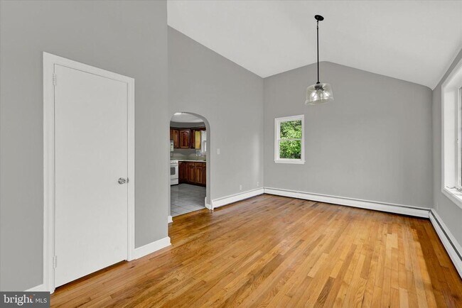 Primary Photo - 260 Paradise Rd