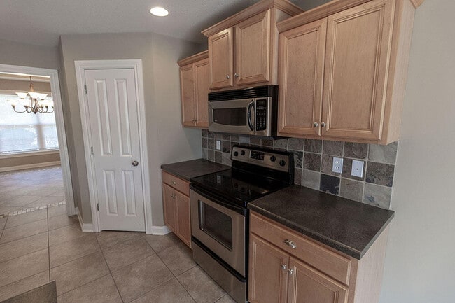 Building Photo - 2303 Roslyn Ct