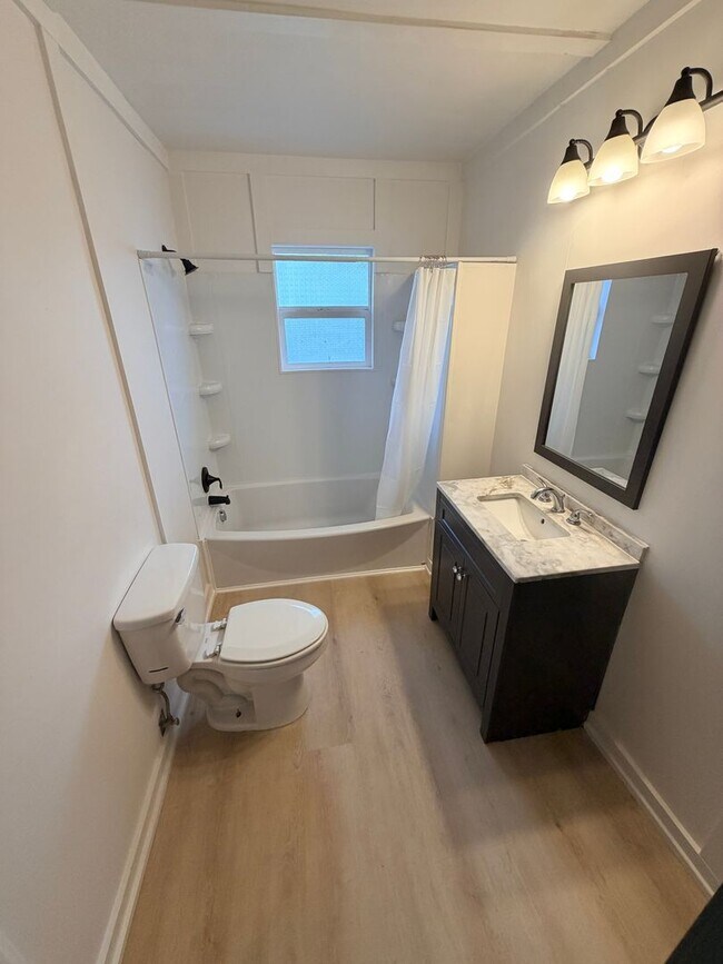 Building Photo - Remodeled One Bedroom Apartment in North Salem