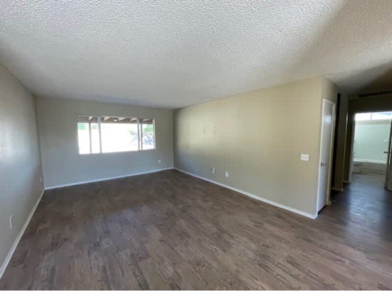 Building Photo - 11403 La Perla Dr