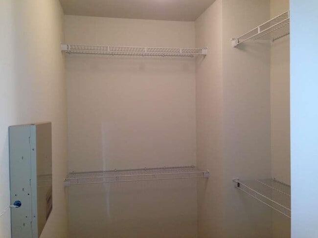 Building Photo - 331 Village Dr