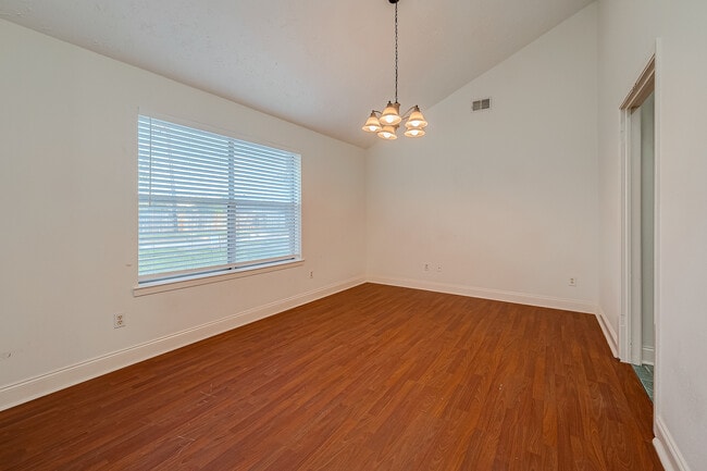 Building Photo - 3906 Quiet Pl Dr