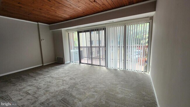 Building Photo - 53 Skyhill Rd