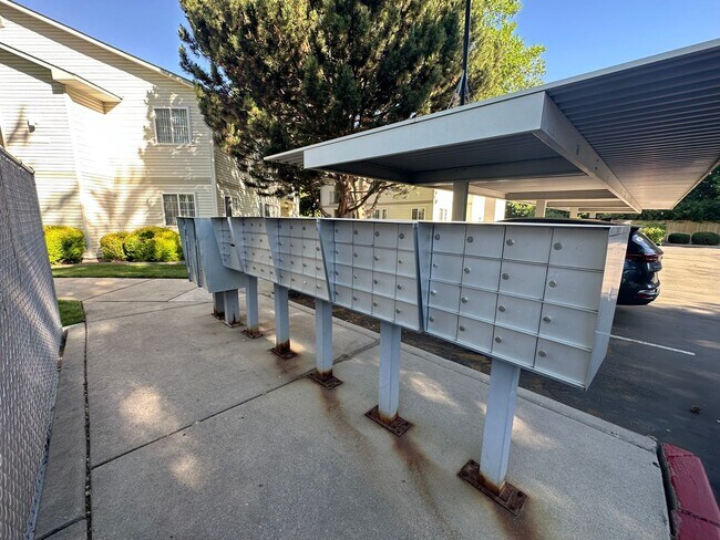 Building Photo - Affordable living at The Westside Apartments