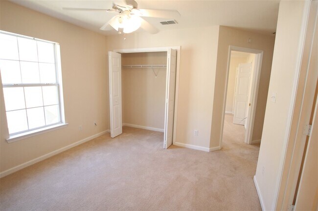 Building Photo - 2267 Pine Landing Ct