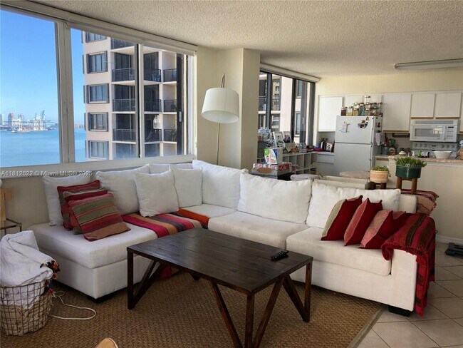 Building Photo - 540 Brickell Key Dr