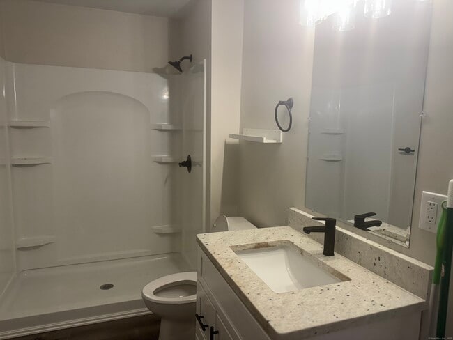 Building Photo - 51 Russ St