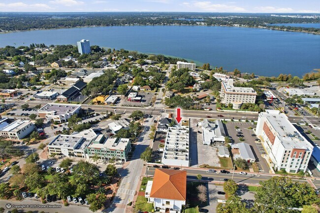 Building Photo - DOWNTOWN ~ Luxury Gene Leedy Townhouse ~ with Community Pool