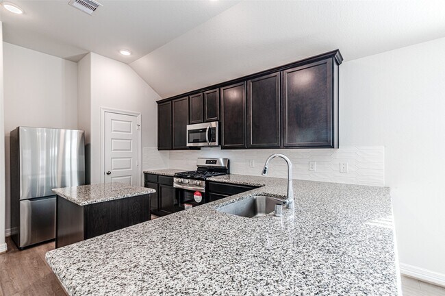 Building Photo - 7431 Sail Hl Dr