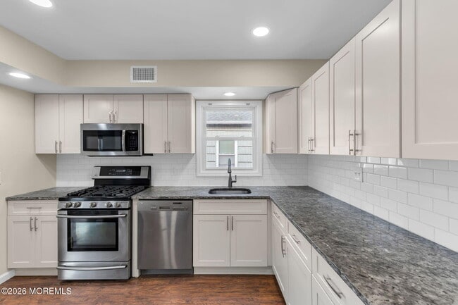 Building Photo - 404 9th Ave