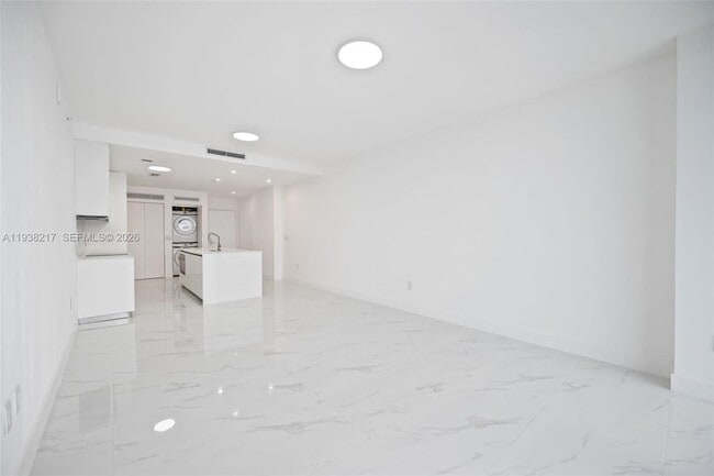 Building Photo - 700 NE 24th St