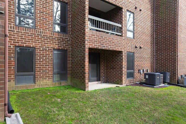 Building Photo - 23252 Chestnut Oak Ct