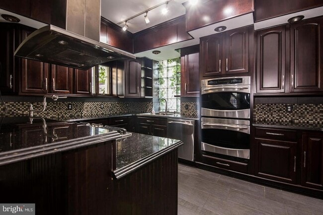 Building Photo - 822 N Ringgold St