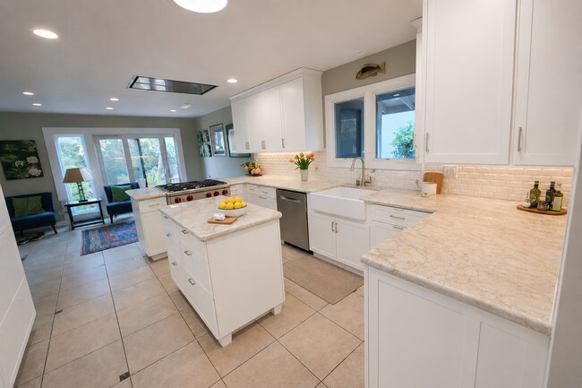 Building Photo - 1118 Marina Cir