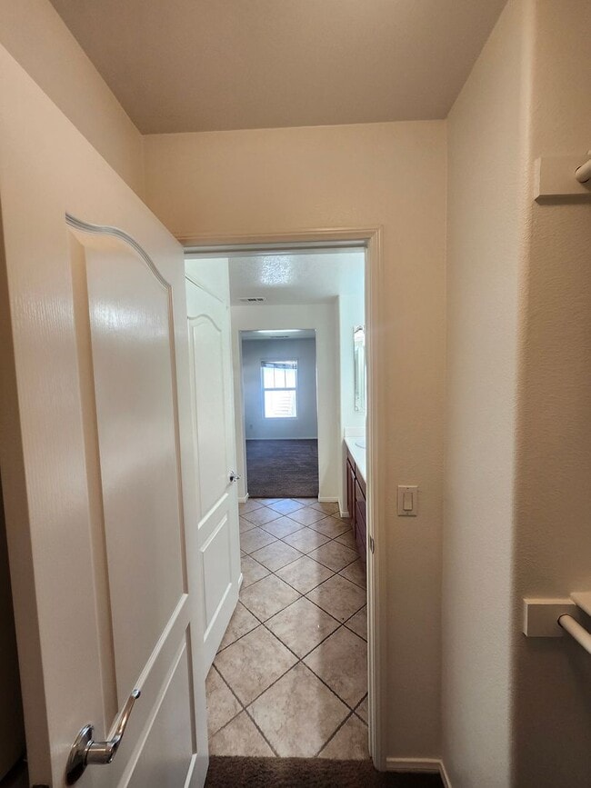 Building Photo - Chino 4 bedroom Beauty
