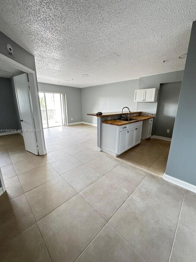 Building Photo - 450 S Park Rd