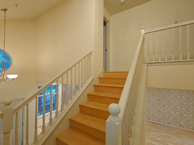 Building Photo - 3 Bedroom for Rent in River Oaks! $4,975