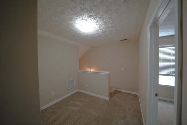 Building Photo - 221 Alton Cir